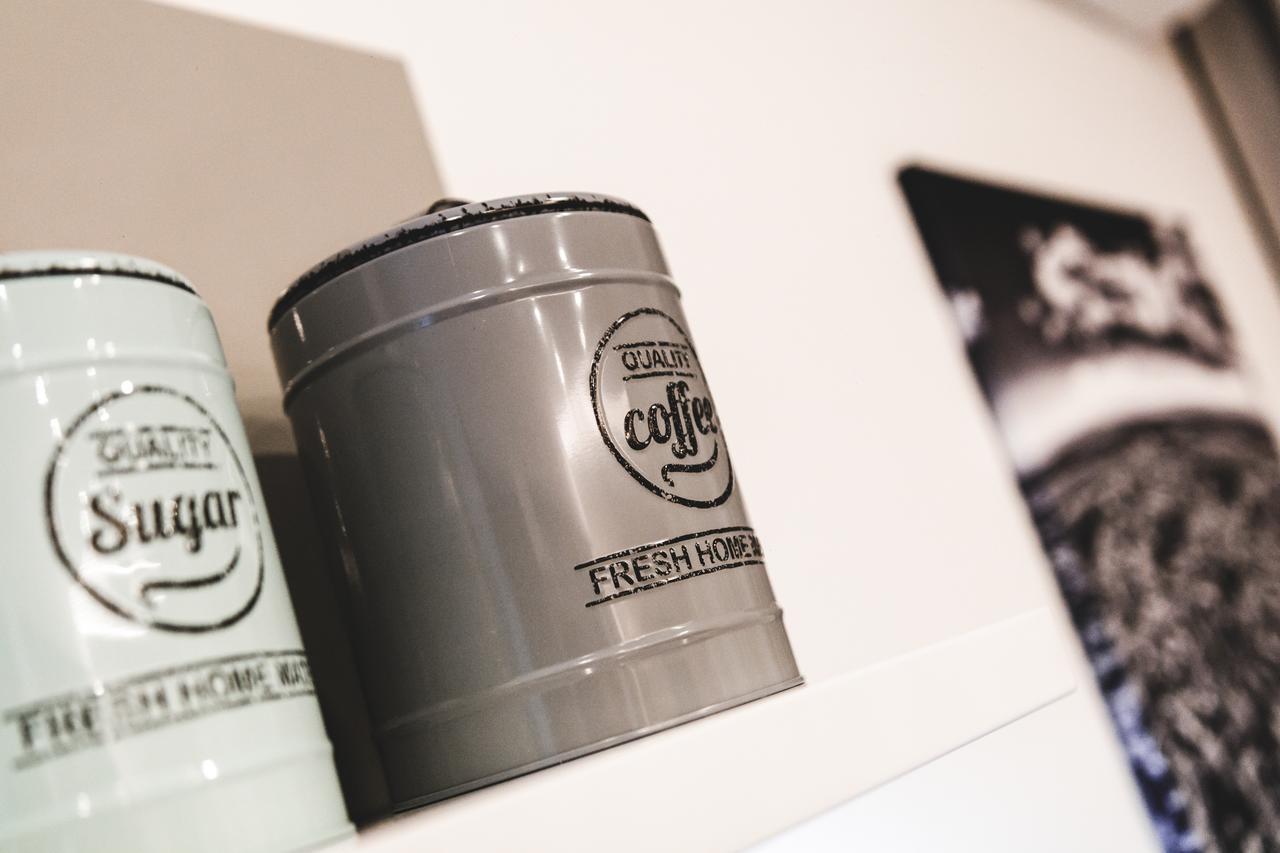 אוסטרבה Silesia Residence מראה חיצוני תמונה Coffee and sugar storage tins