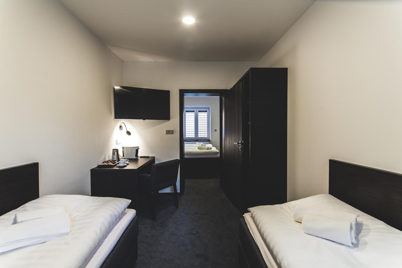 אוסטרבה Silesia Residence מראה חיצוני תמונה A room at the hotel